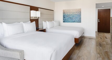 DoubleTree Beach Resort by Hilton Tampa Bay - North Redingto Room Type - 2 QN ACCESSIBLE BATHTUB