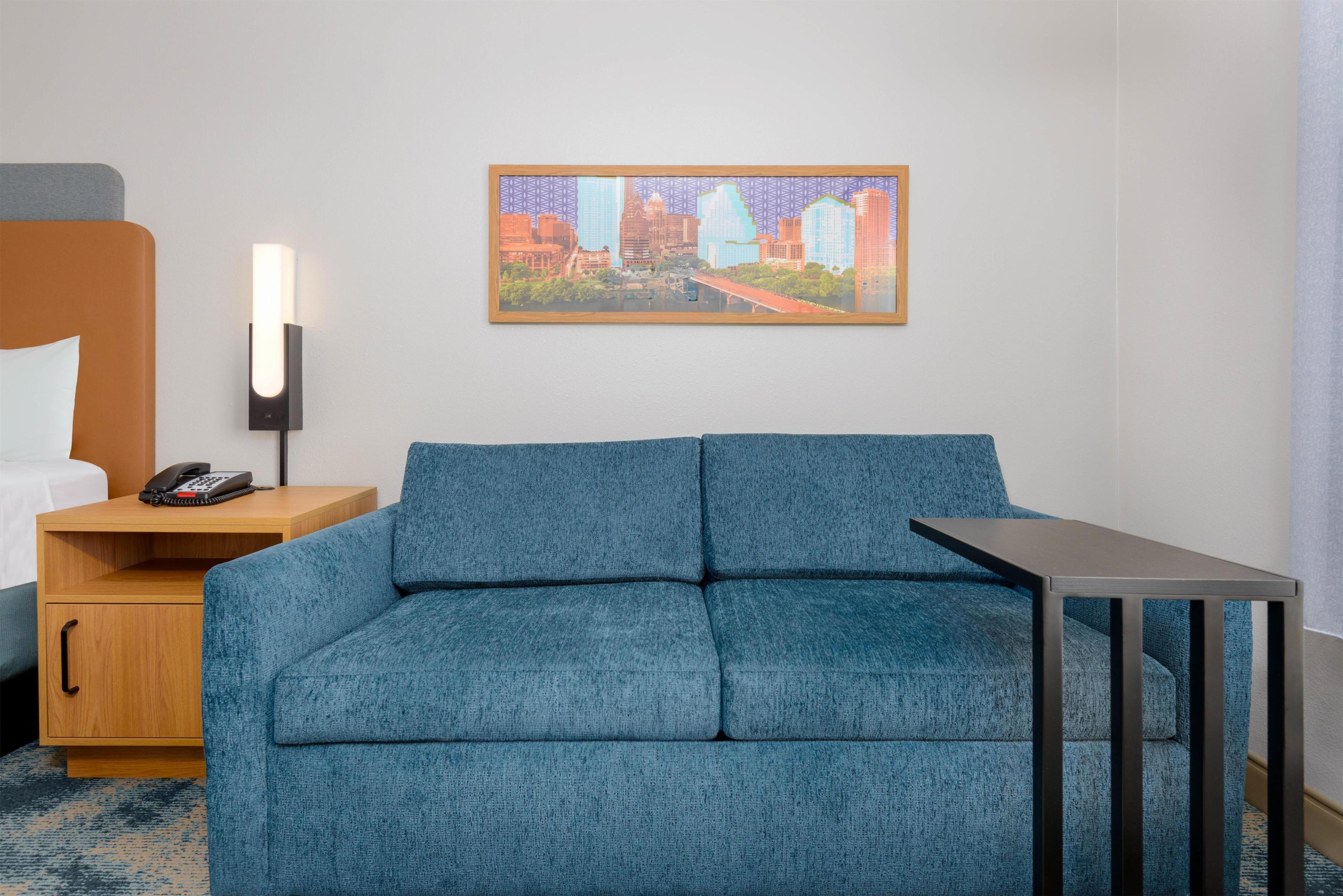Hampton Inn & Suites by Hilton Austin-Airport - Tap to explore photos