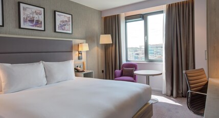 Hilton Garden Inn Dublin City Centre Room Type - KING DELUXE RIVER VIEW