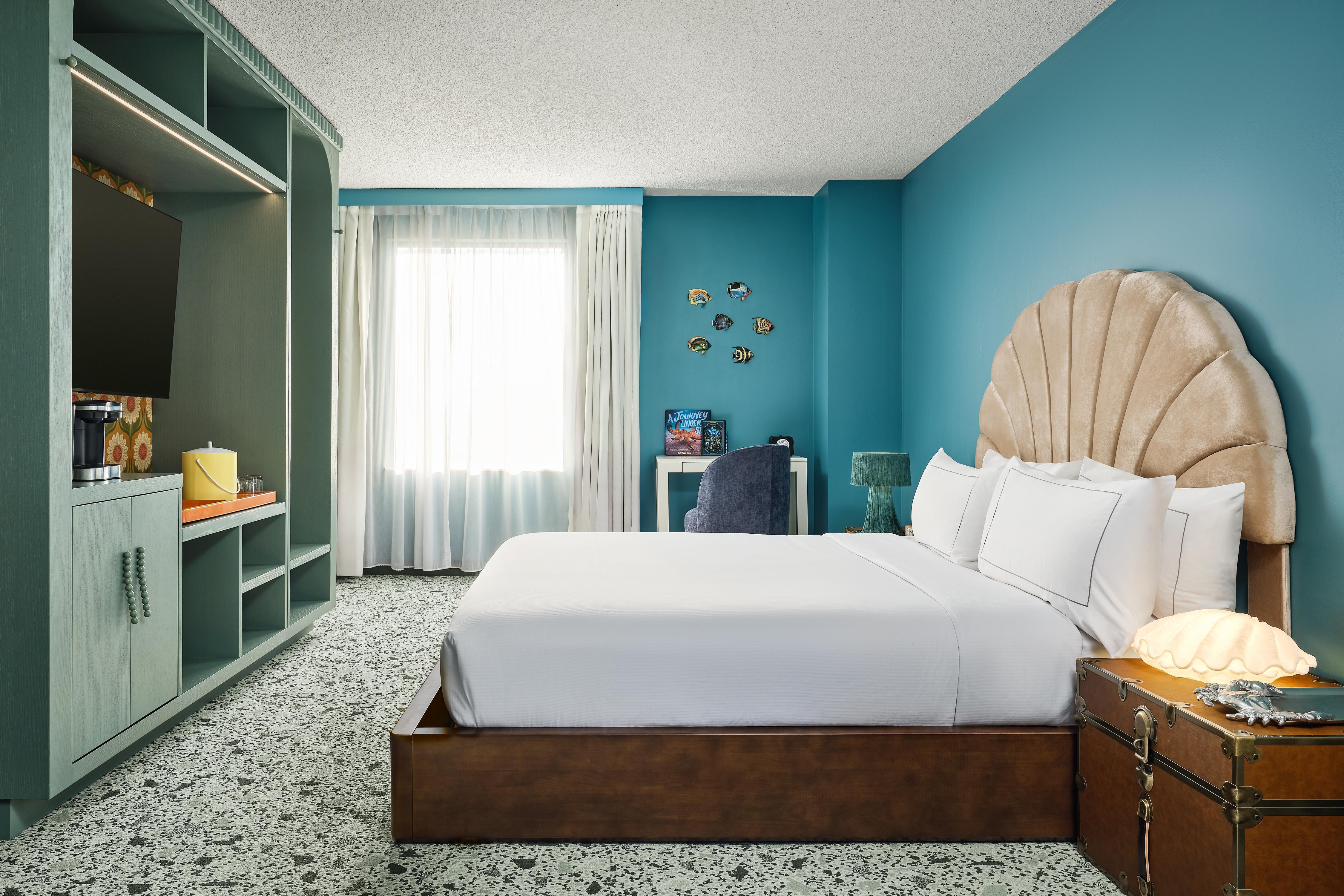The Curtis Denver - a DoubleTree by Hilton Hotel Room Type - SPECIALIZED HYPERTHEME RMS