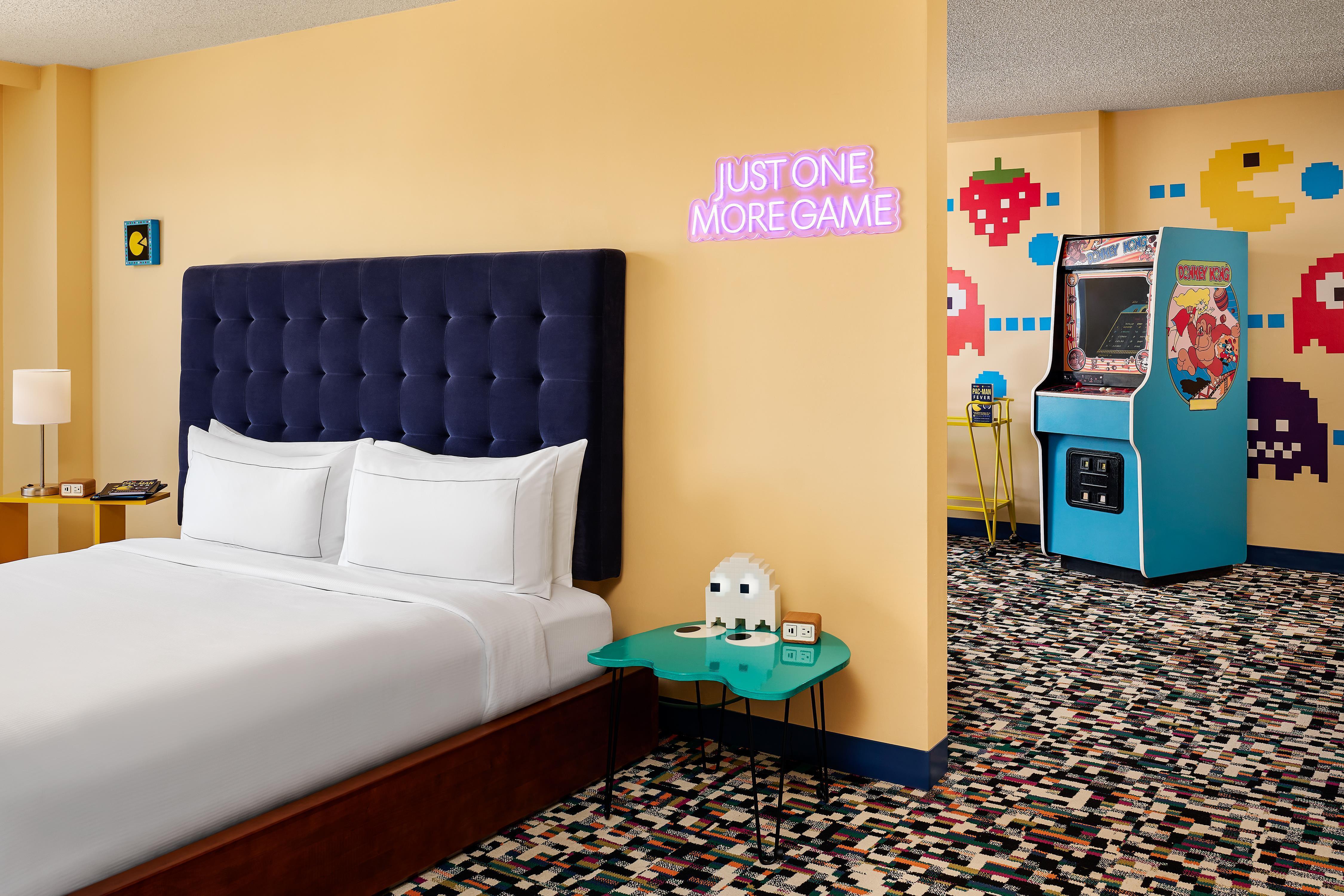 The Curtis Denver - a DoubleTree by Hilton Hotel Room Type - 1 KING JR SUITE NONSMOKING