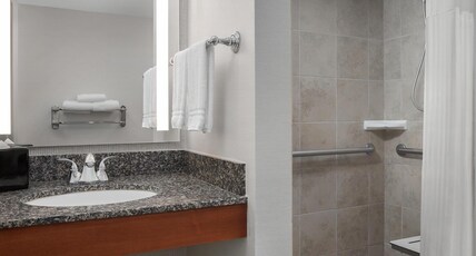Hilton Garden Inn Denver Downtown Room Type - 1KG STE MOB HEA ACC RI-SHW