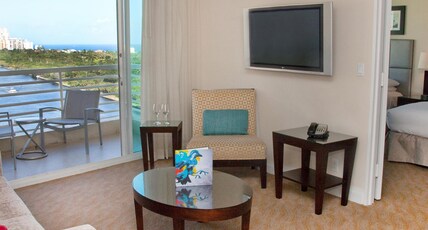 GALLERYone- A DoubleTree Suites by Hilton Hotel Room Type - PREMIUM 1KG 2QN 2-BDRM STE