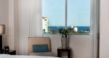 GALLERYone- A DoubleTree Suites by Hilton Hotel Room Type - 1QN INTRACOASTAL VIEW