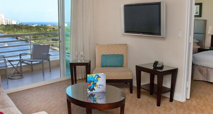 GALLERYone- A DoubleTree Suites by Hilton Hotel Room Type - 2QN OCEAN INTRACOS STE