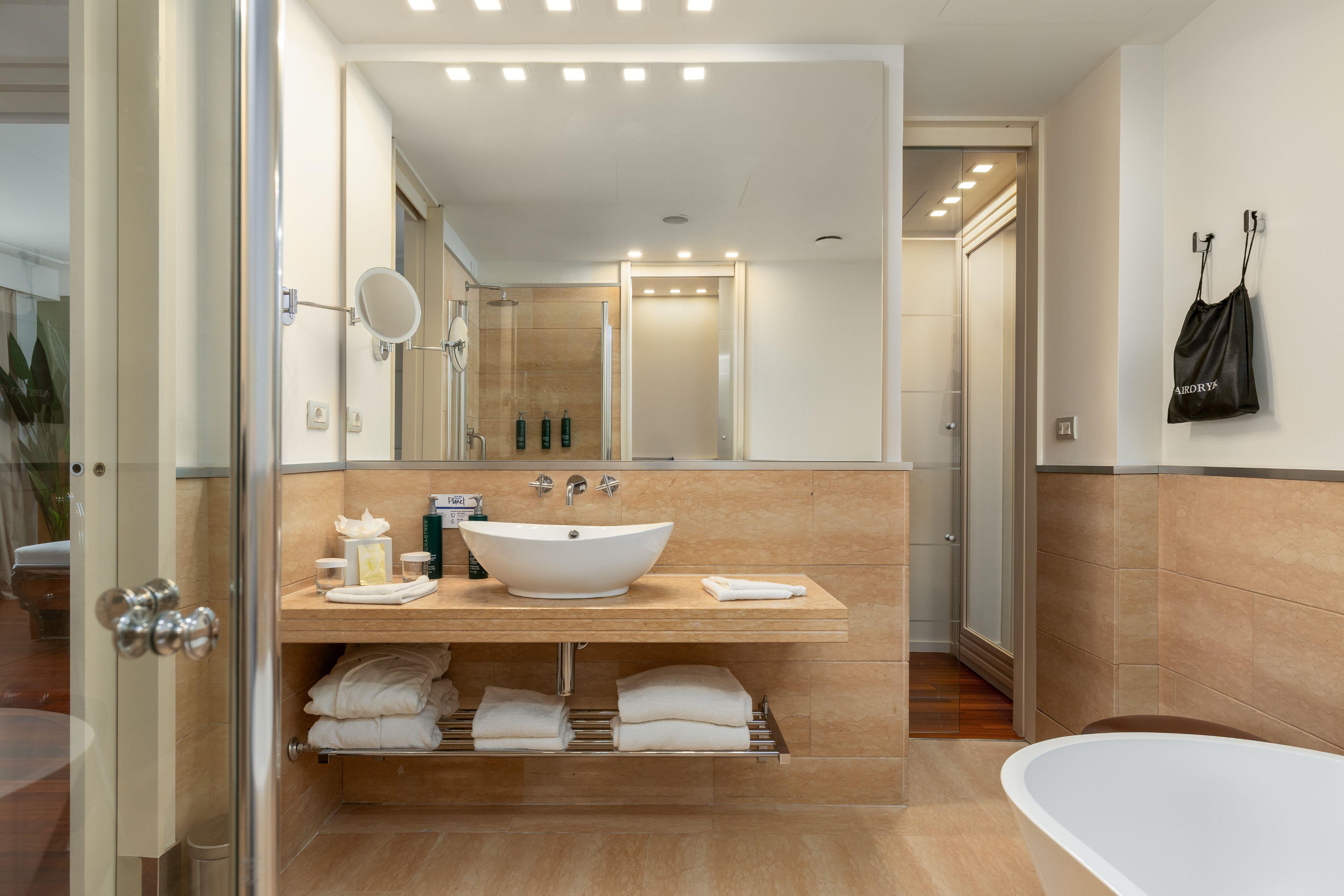 DoubleTree by Hilton Florence Metropole Room Type - KING JUNIOR SUITE