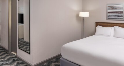 Hilton Houston North Room Type - 1 KING AND 1 QUEEN STUDIO