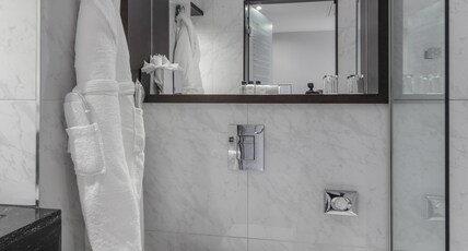 DoubleTree by Hilton London - Greenwich Room Type - KING DELUXE ROOM