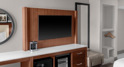 DoubleTree by Hilton New Orleans Room Type - 2 QUEEN ACC RI SHWR