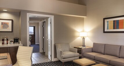 Pointe Hilton Tapatio Cliffs Resort Room Type - 1KNG MOB HEARNG ACC RI-SHW