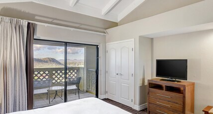Pointe Hilton Tapatio Cliffs Resort Room Type - 1 KING BED RESORT VIEW STE