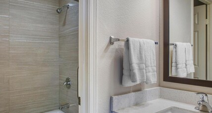 Best Western North Phoenix Hotel Room Type - 1 King Bed, Non-Smoking, Wet Bar, Microwave And Refrigerator, Wi-Fi, Full Breakfast Best Western North Phoenix Hotel Room Type - 1 King Bed, Non-Smoking, Wet Bar, Microwave And Refrigerator, Wi-Fi, Full Breakfast