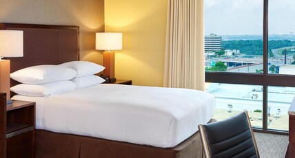 DoubleTree by Hilton Hotel San Antonio Airport Room Type - 1 DB MOB HEAR ACC RI-SHW