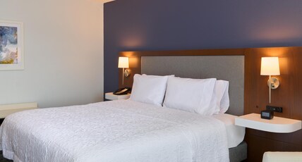 Hampton Inn Washington-Downtown-Convention Center, DC Room Type - KING ROOM. HIGH FLOOR