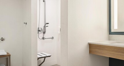 Hilton Garden Inn Fort Collins Room Type - 2 DBL ACC RM ROLLIN SHWR