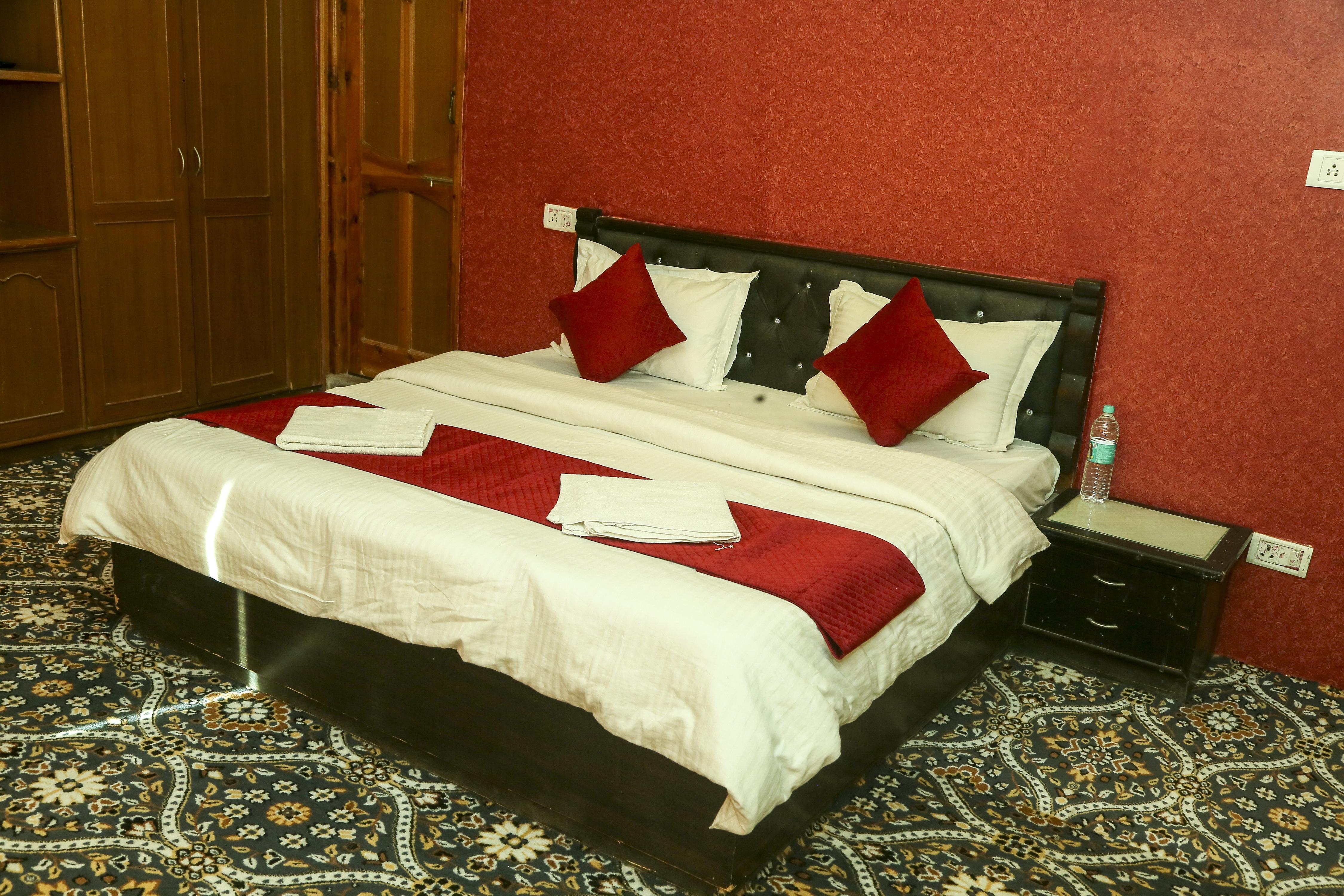 Elysium castle shimla Room Type - Deluxe Double-sharing Room