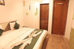 Rooms of Dev shelter 8