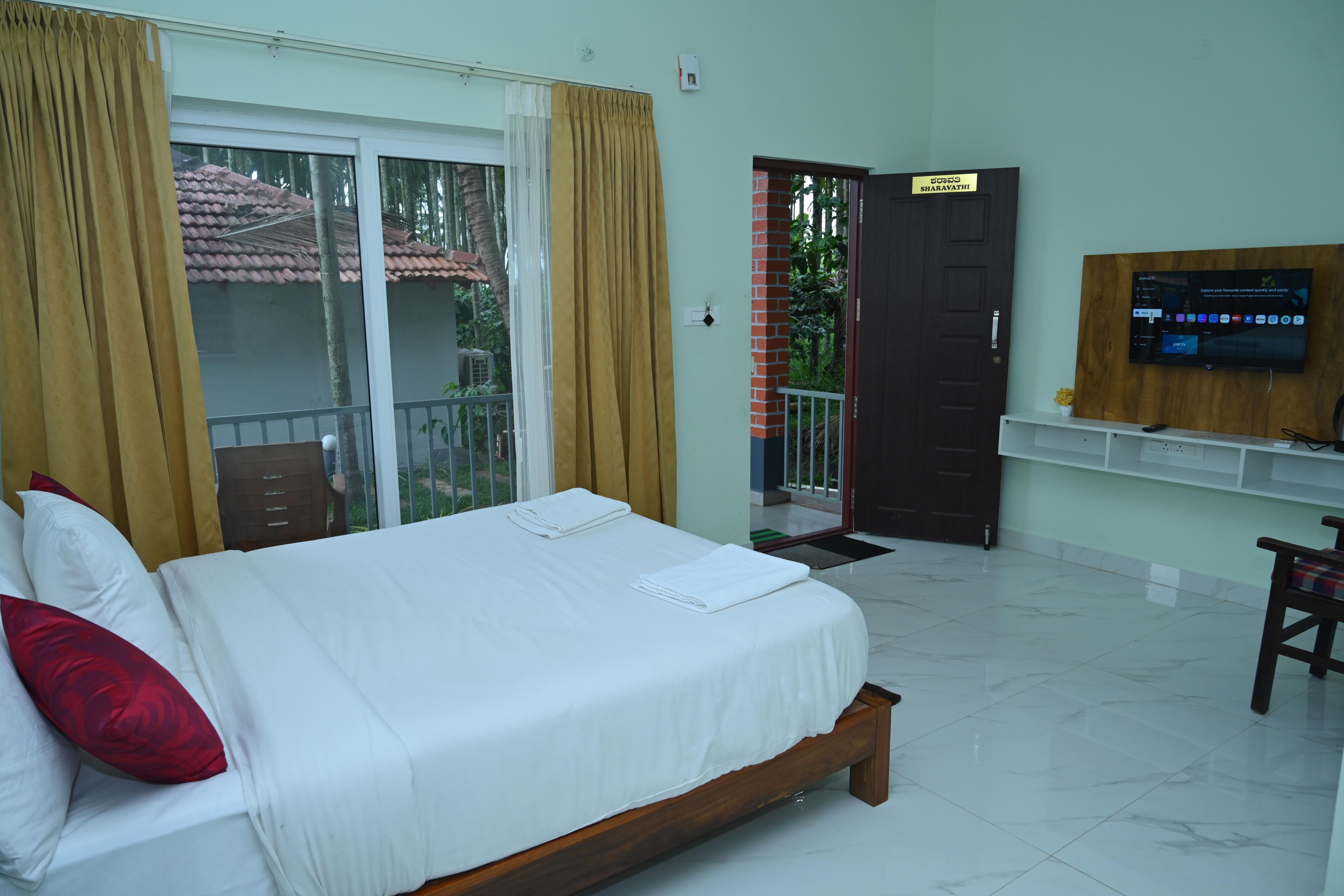 Saatvik Coorg Homestays Room Type - QUEEN ROOM WITH GARDEN VIEW