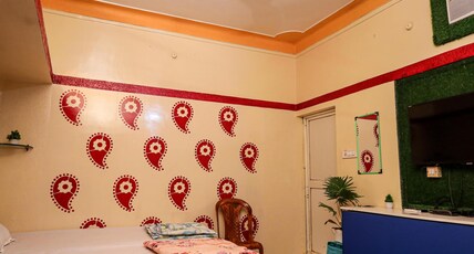Rai Guest House Room Type - 6 Beds Deluxe room (Interconnected two bedrooms)
