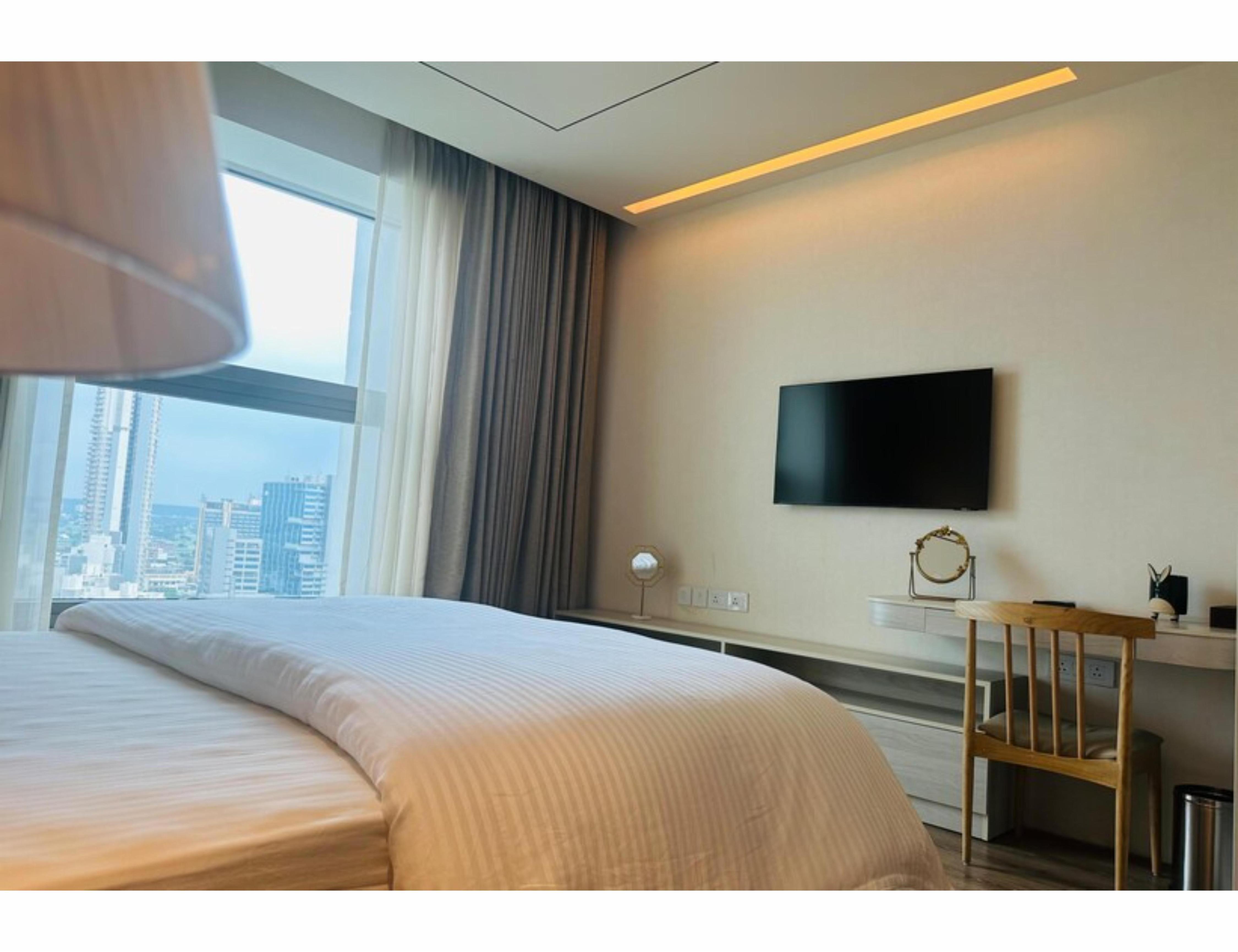 Luxe Studio Apartment - Tap to explore photos