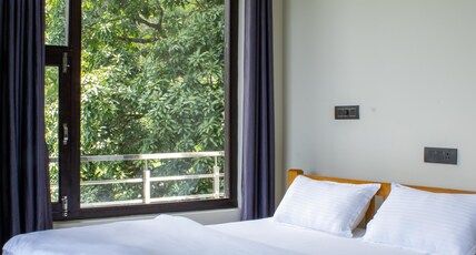 Parvati stay Room Type - Deluxe Room with mountain View