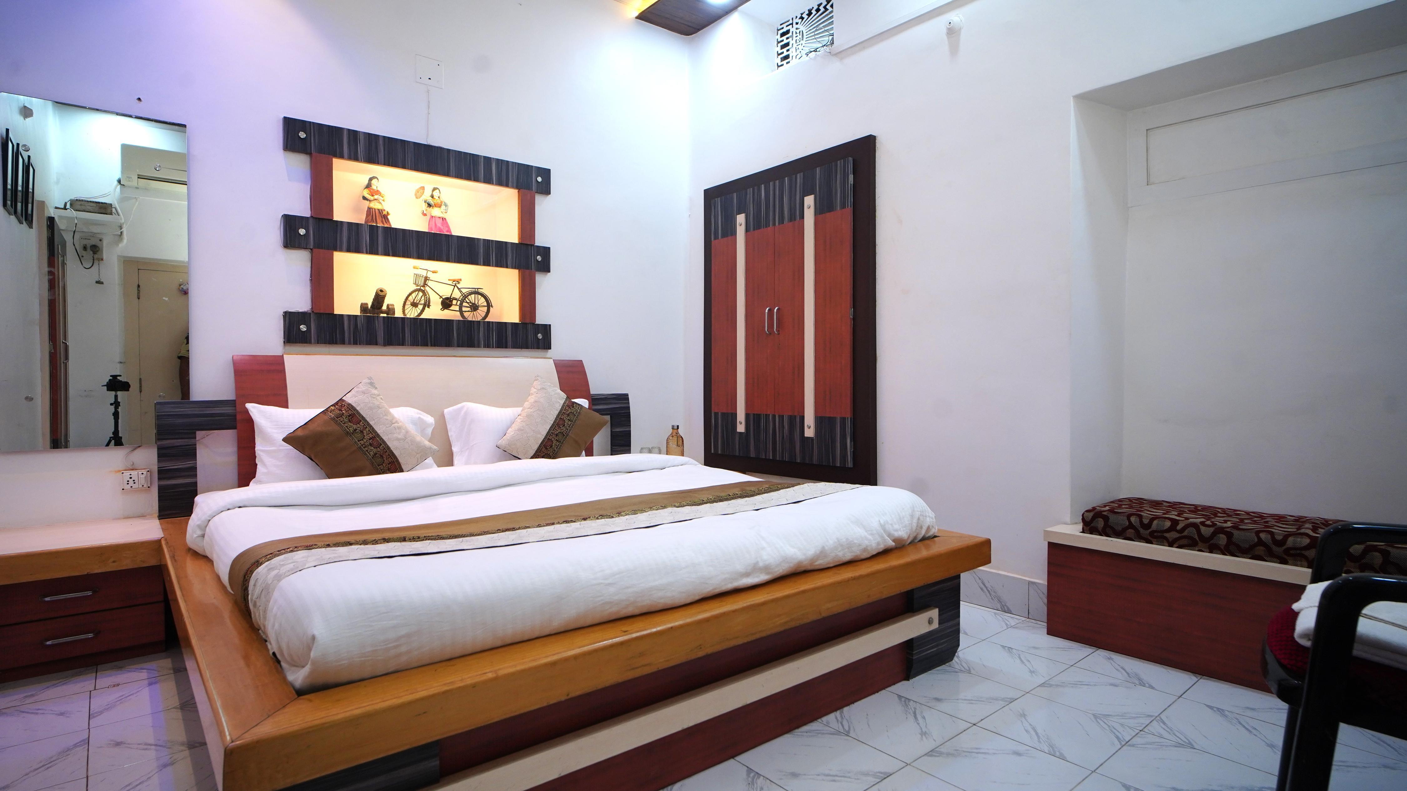Raahi | Entire 4BHK Near Kashi Vishwanath - Tap to explore photos