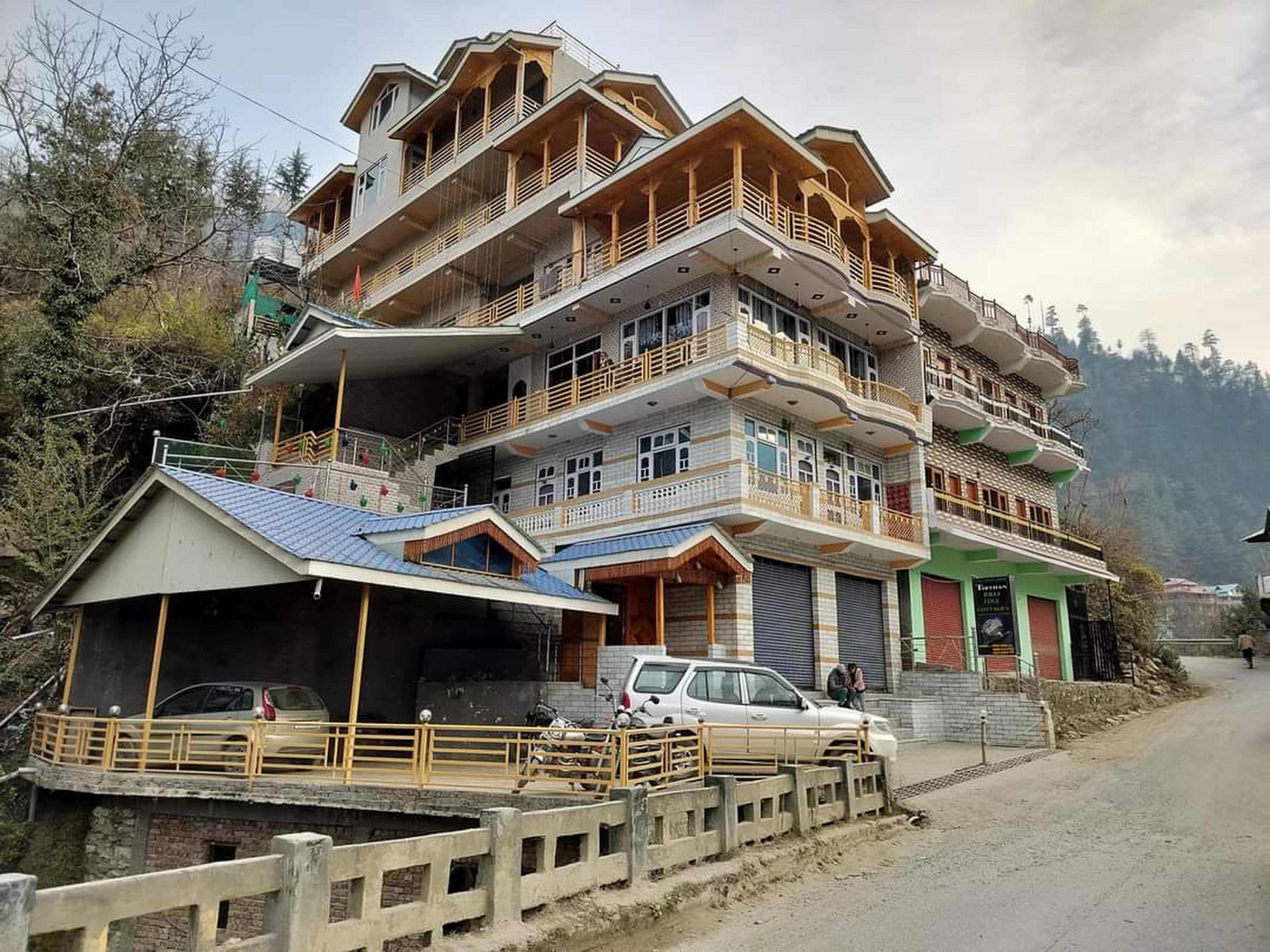 Hotel Tirthan Brij Edge