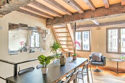 Temple Triplex Spacious Apartment