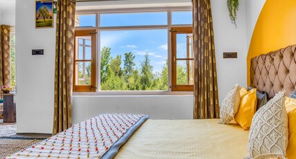 Yaarana Himalayan Nest Room Type - Sunset Lovers Room with Glass Knoll and Mountain View
