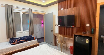 The Lake Therapy @Near mall road Room Type - Chocolate Room ( non lake view)