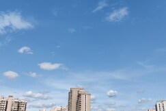 The Forest Stays-Luxury City Loft With Balcony Bliss