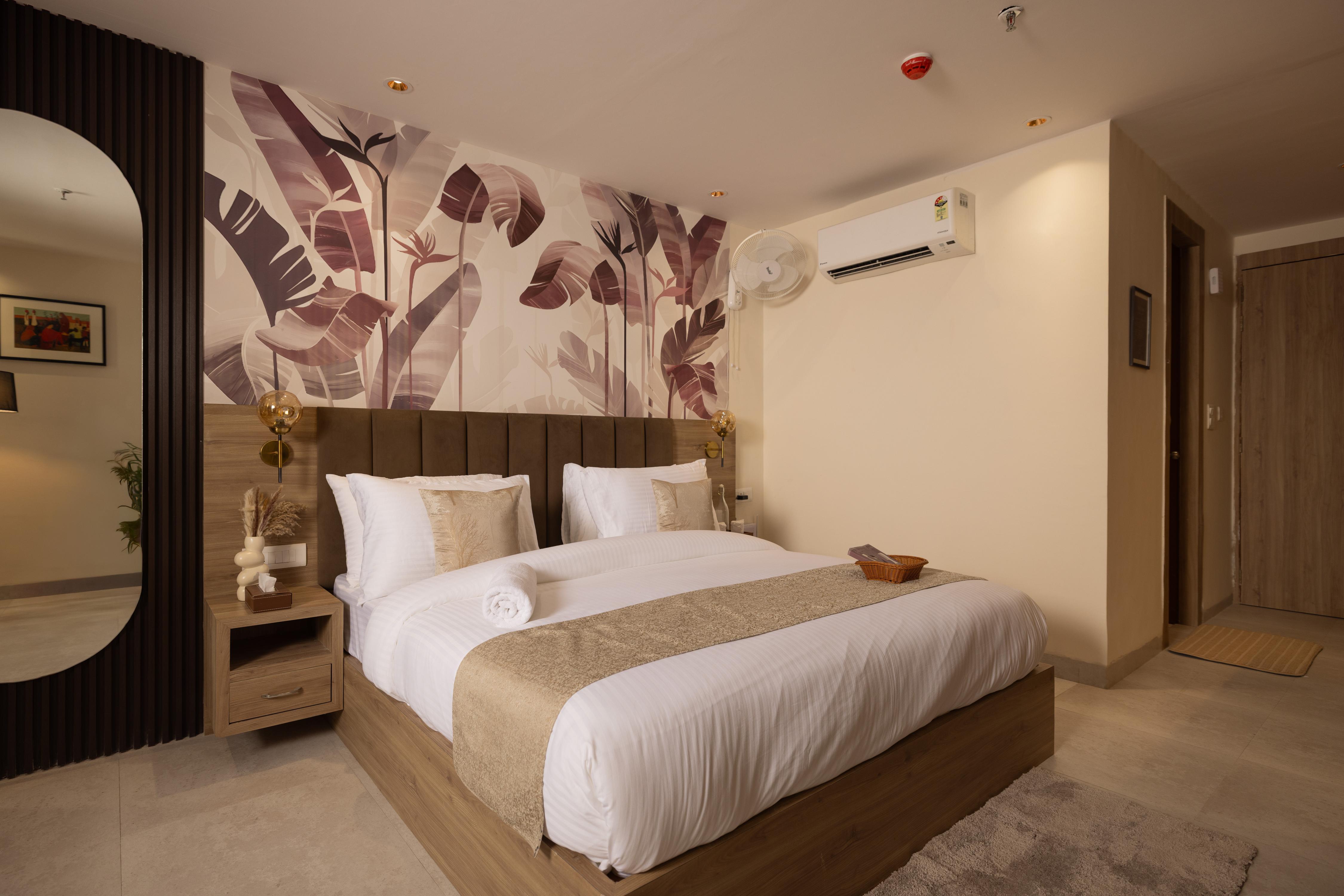 Lumi Stays - Luxurious Studio Apartments | 2mins from Indirapuram - Tap to explore photos