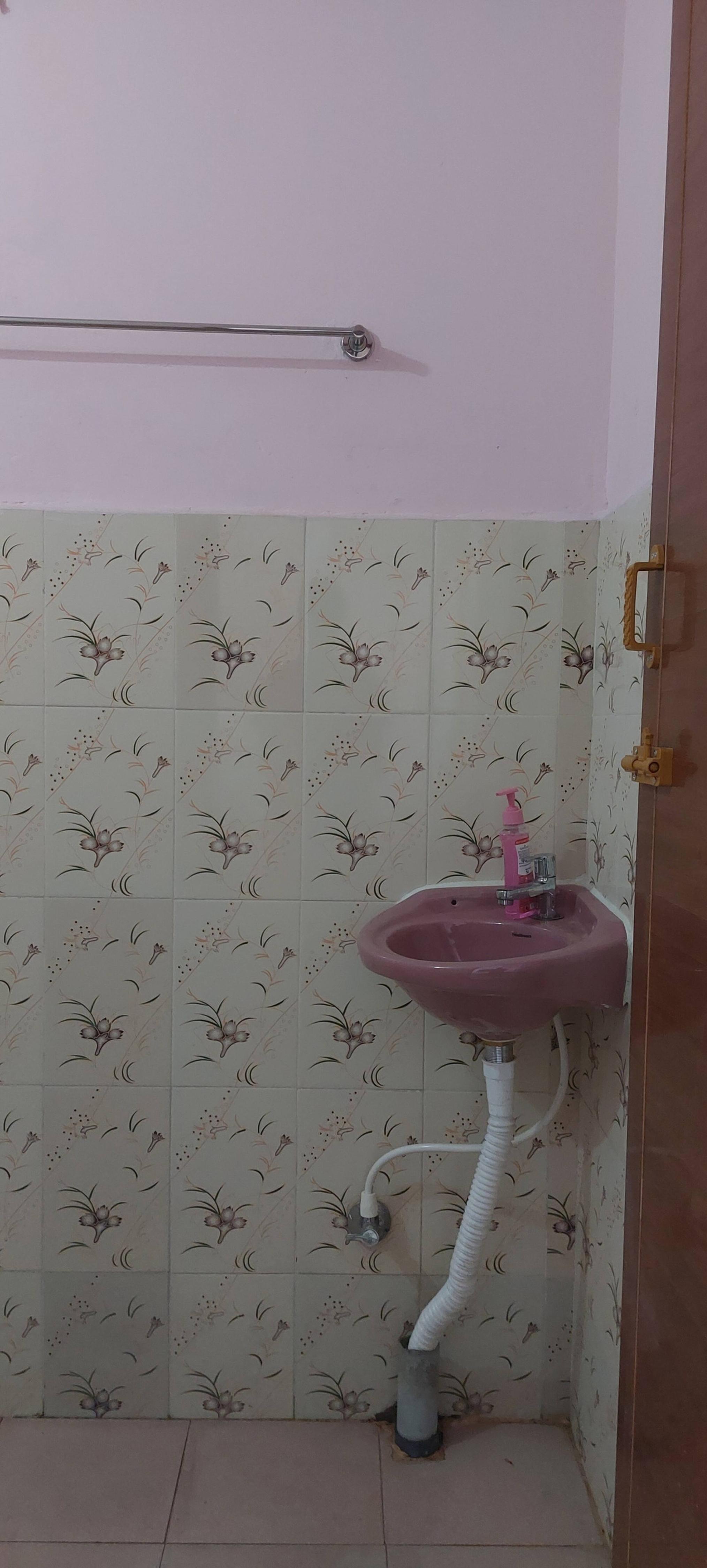 Kumaran's Homestay Chennai - Tap to explore photos
