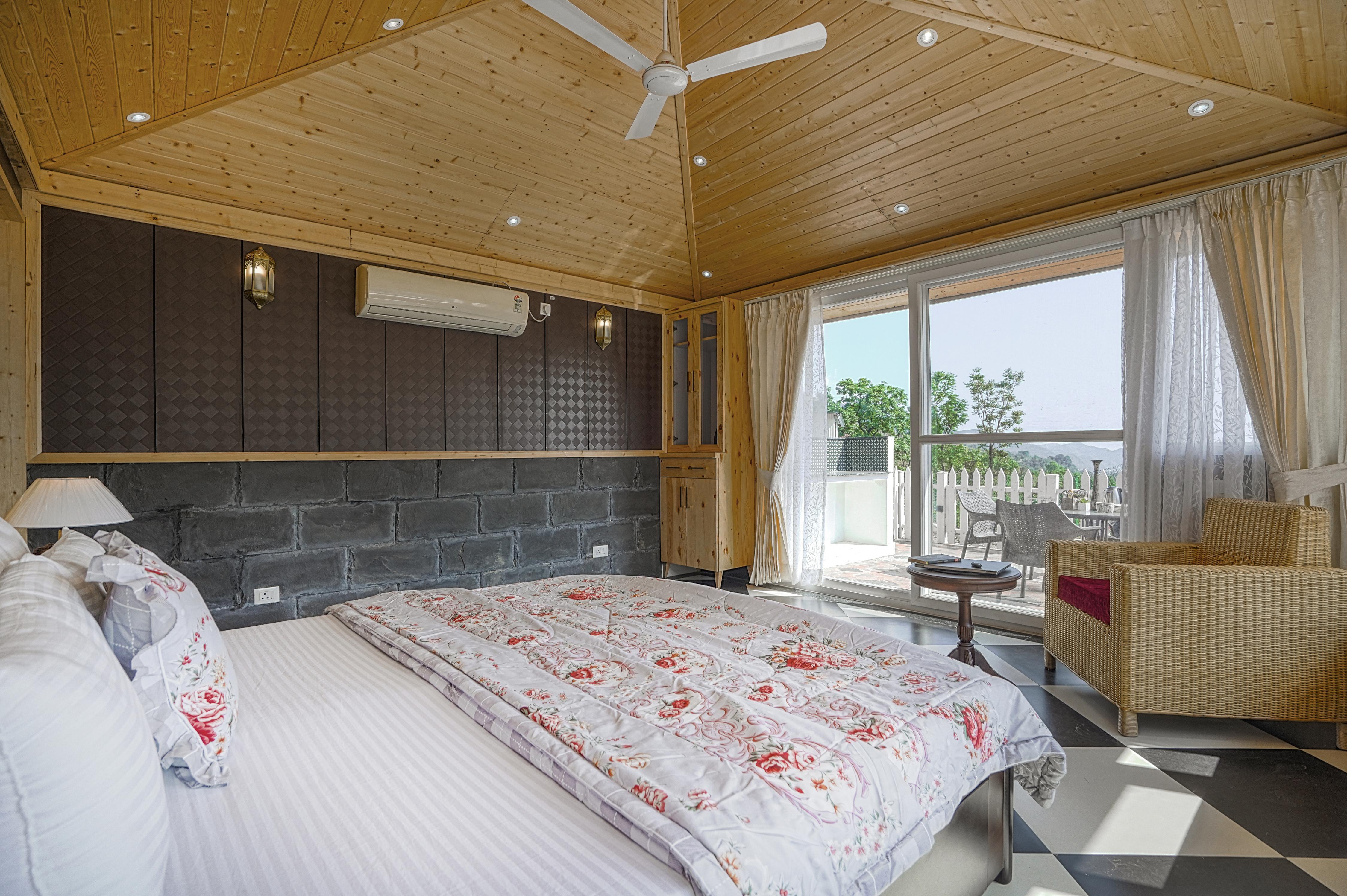 SaffronStays Woodpeckers Suite - Tap to explore photos