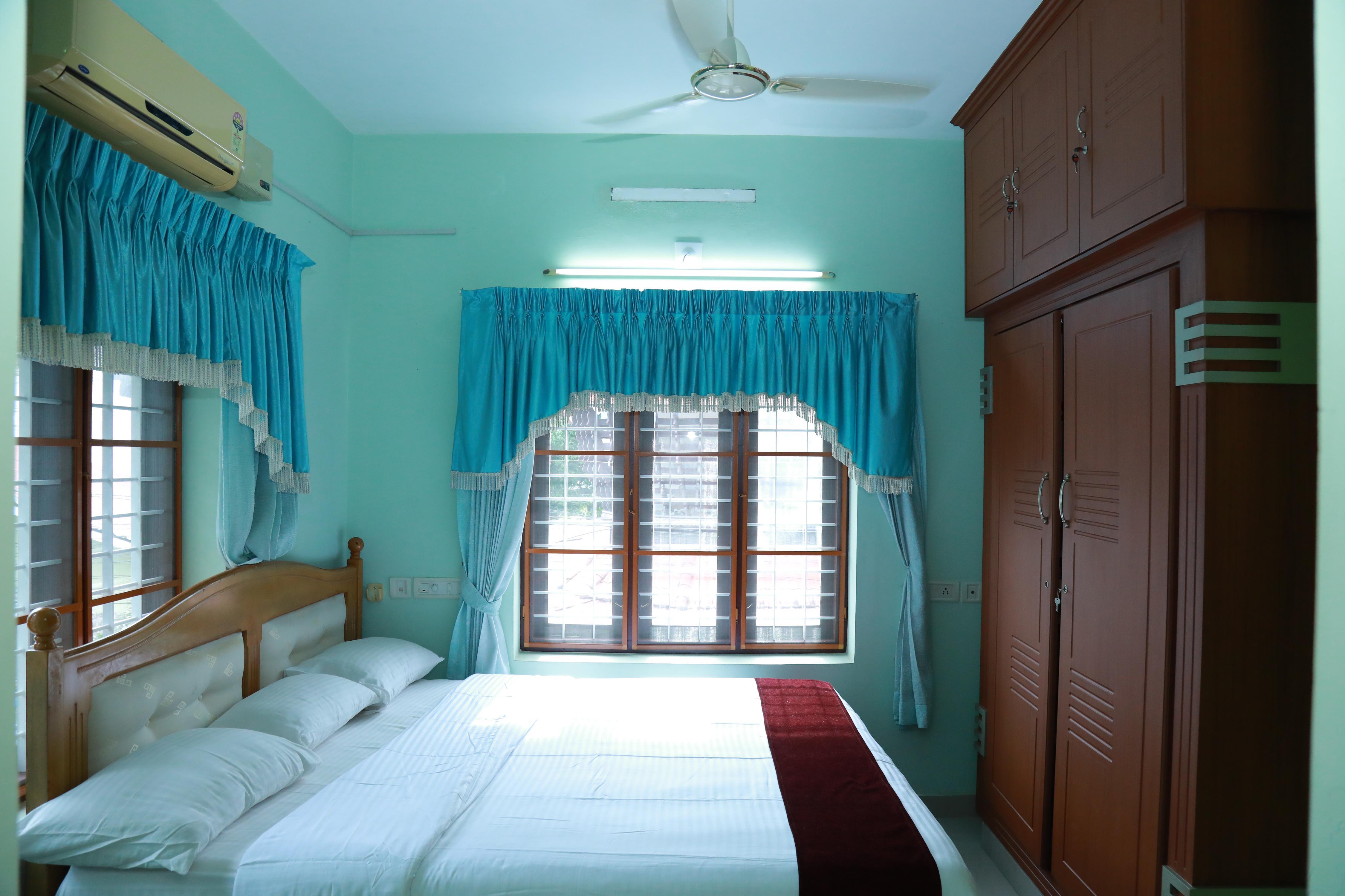 RK Inn | 200m from Guruvayur Temple - Tap to explore photos