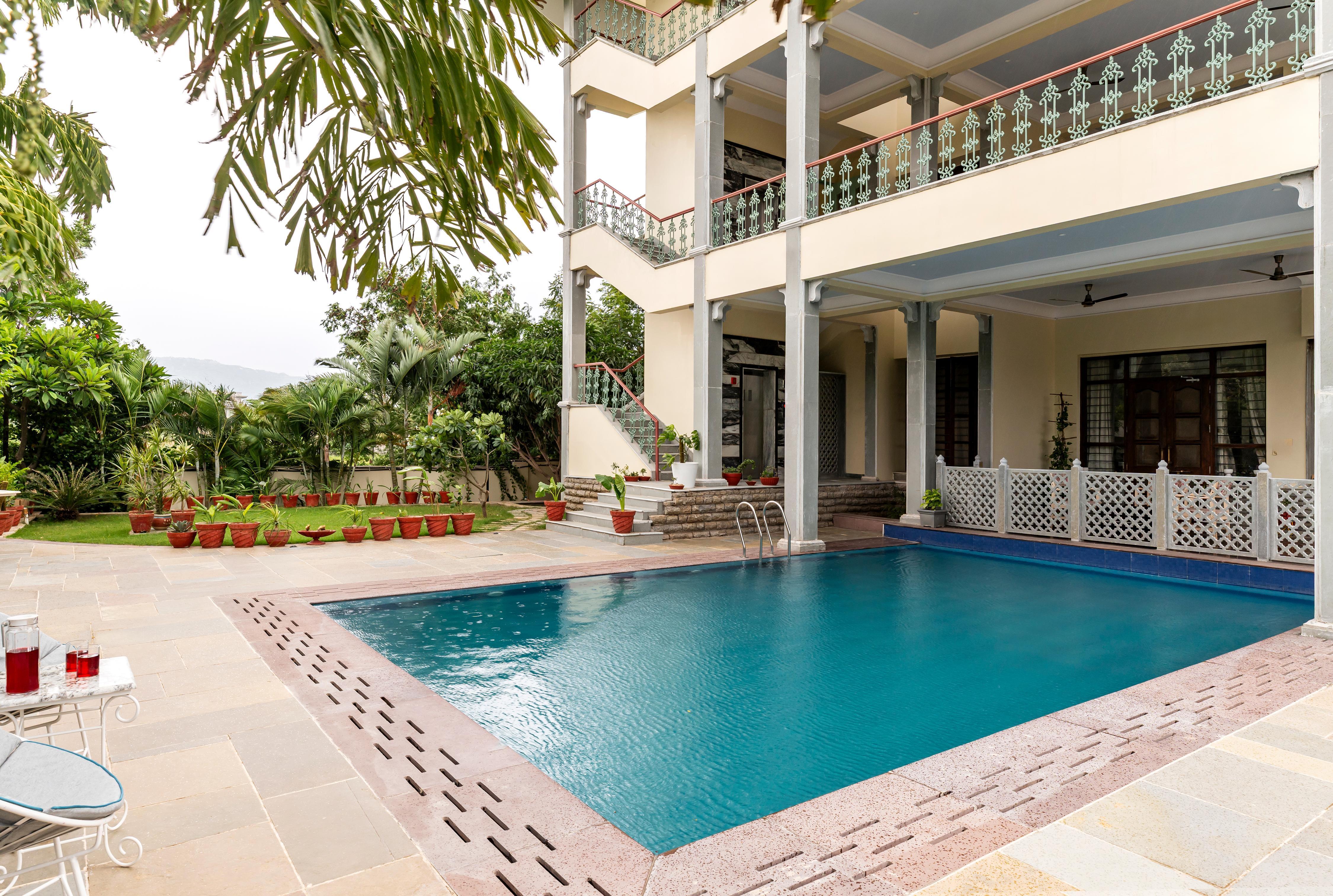 Dilip Niwas Luxe Stay |Near Fateh Sagar Lake 2 KMs - Tap to explore photos