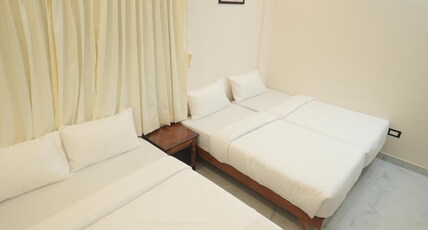 Vallimony Luxury Stays- Padmanabhaswamy Temple Room Type - Quadruple Room
