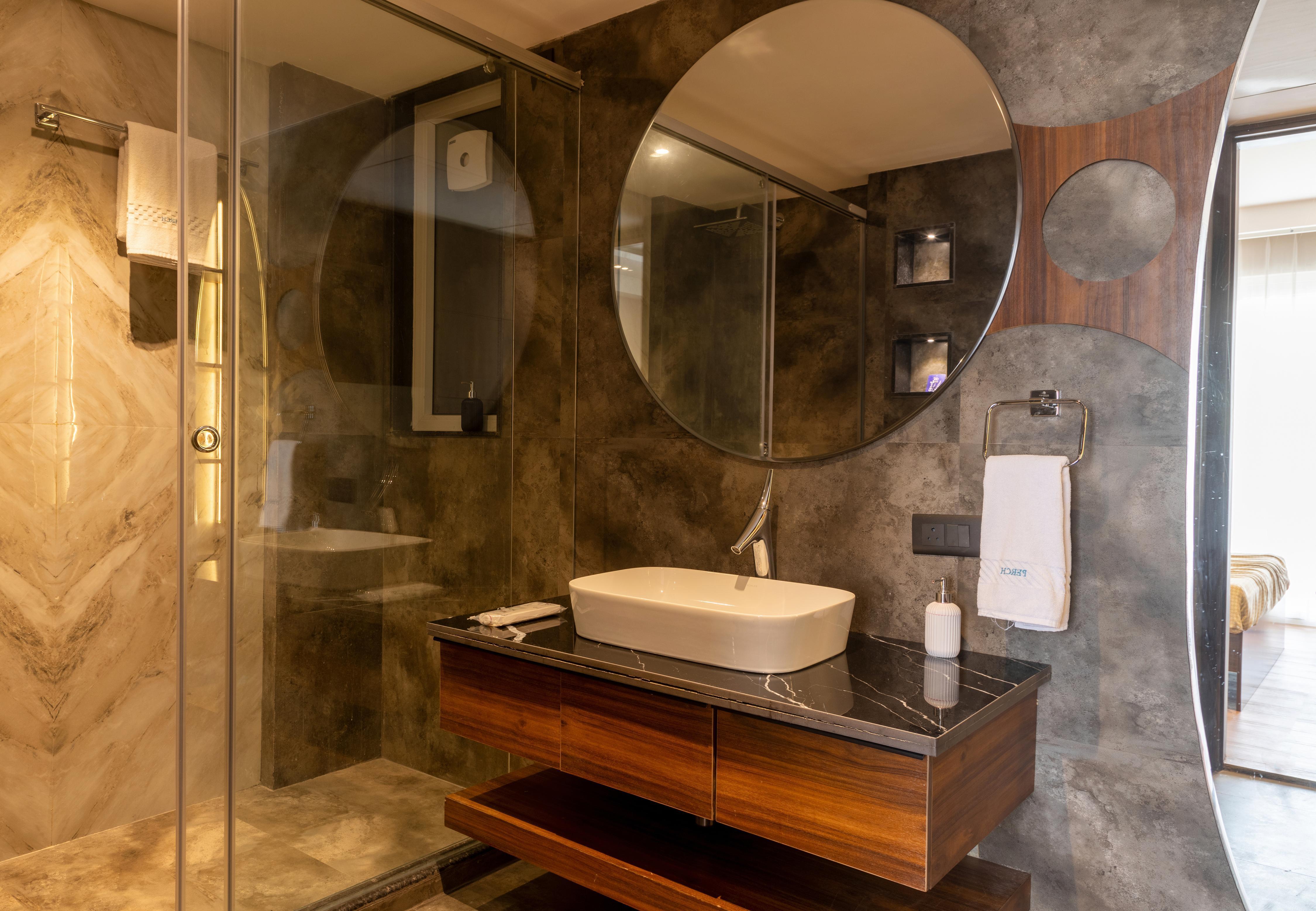 Ultra Luxury 4 BHK Apartment 1 km to DLF Golf - Tap to explore photos