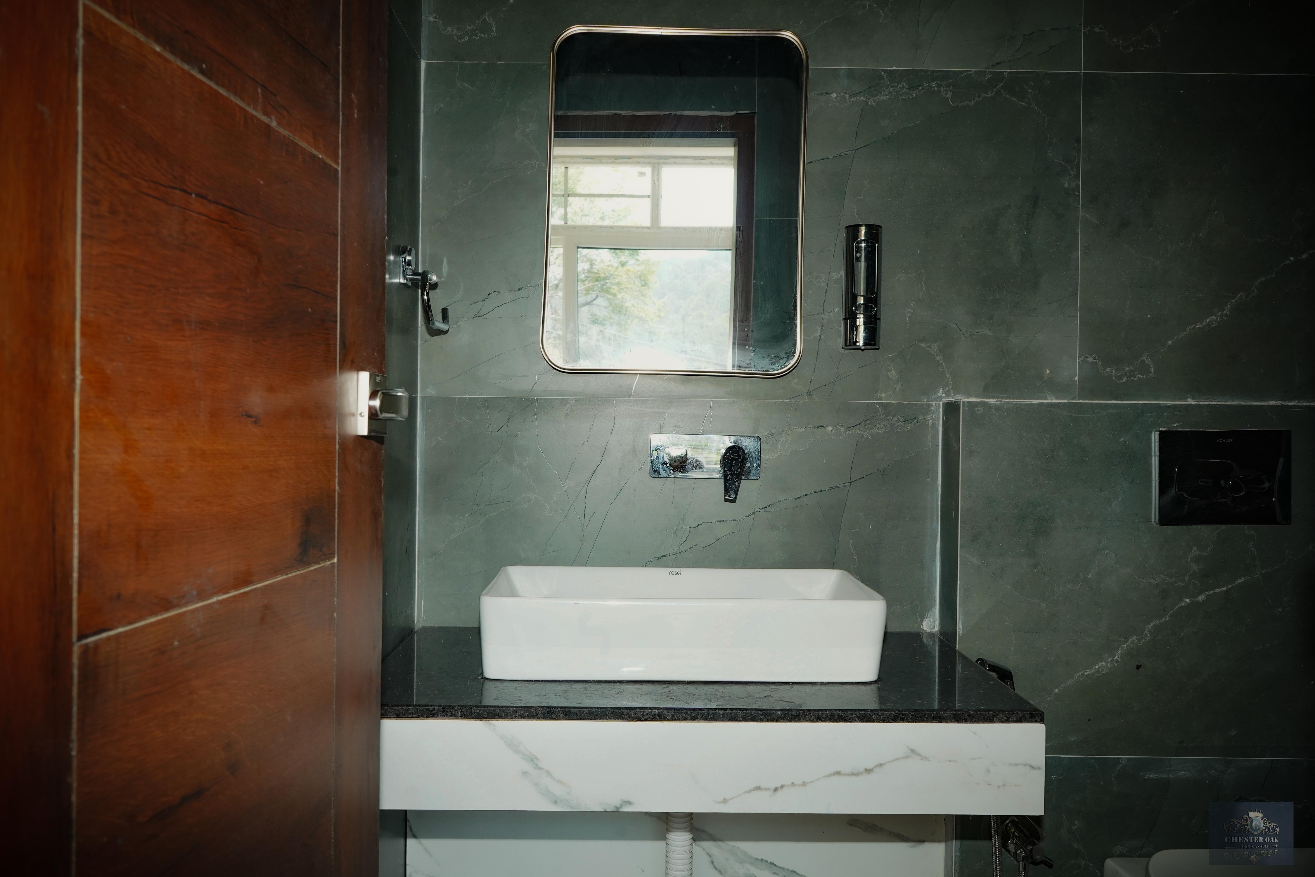 Chester Oak Kasauli - Premium rooms and Exclusive Villa - Tap to explore photos