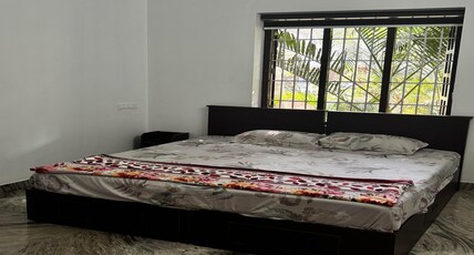 Niharika Homestay Room Type - Deluxe AC Twin Room