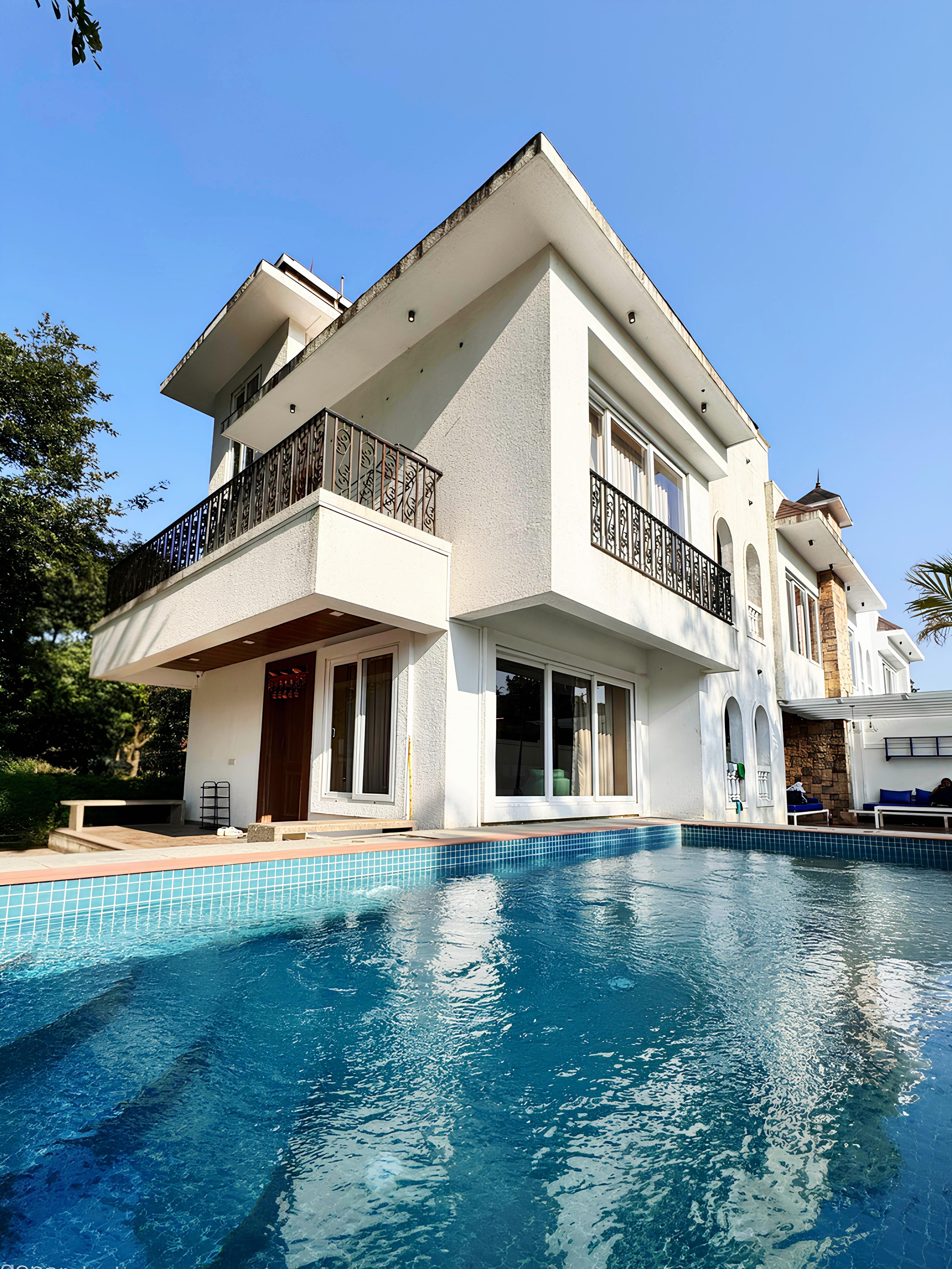 18 Ivory Crest 4 BHK Villa with Projector - Tap to explore photos