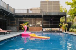 Eralya Farm - 4 BHK Farm with Pool