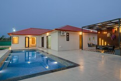 Royale Farms | Huge Pool | Noida View | Garden