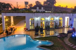Bliss Farm Stays - Azure 21