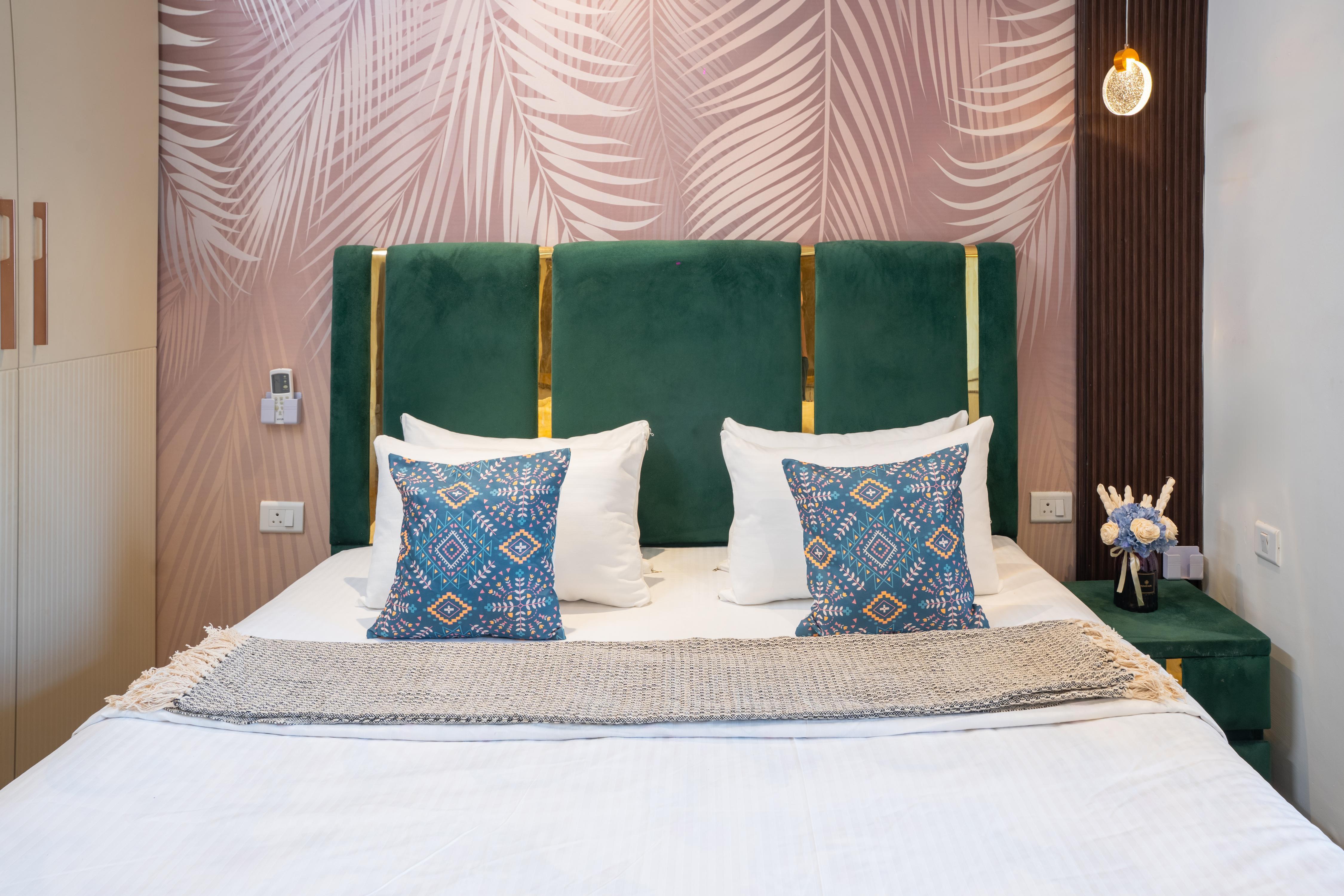 Belmont by RedOlive | 3BHK | 30min DLF Cyber City - Tap to explore photos